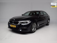 BMW 5-serie - 520i 184PK AUT8 M-SPORT ORG.NED / NAP / CAMERA / HEAD-UP / VIRTUAL / LEER / SFEERVERLICHTI