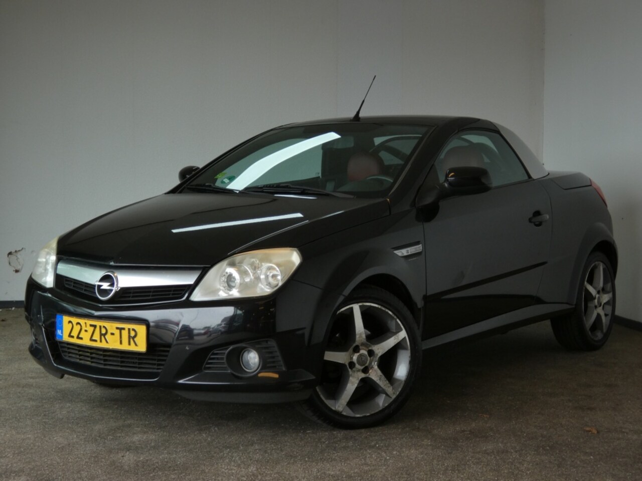 Opel Tigra TwinTop - 1.4-16V Linea Nera Nwe APK - AutoWereld.nl
