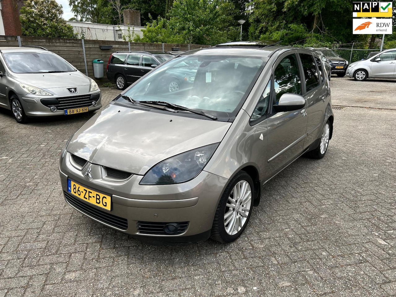 Mitsubishi Colt - 1.5 Sky // Schuif-kanteldak // Nieuwe APK - AutoWereld.nl