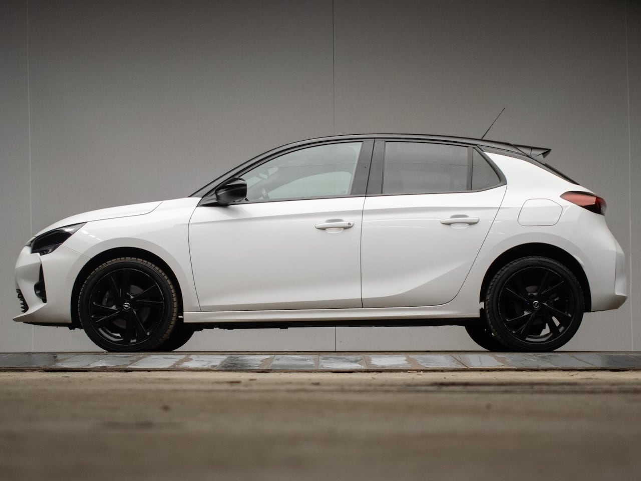 Opel Corsa - 1.2 GS Line Sport (APPLE CARPLAY,NAVI,LED,CRUISE,LANE ASSIST,CLIMATE,KEYLESS,SPORTSTOELEN, - AutoWereld.nl