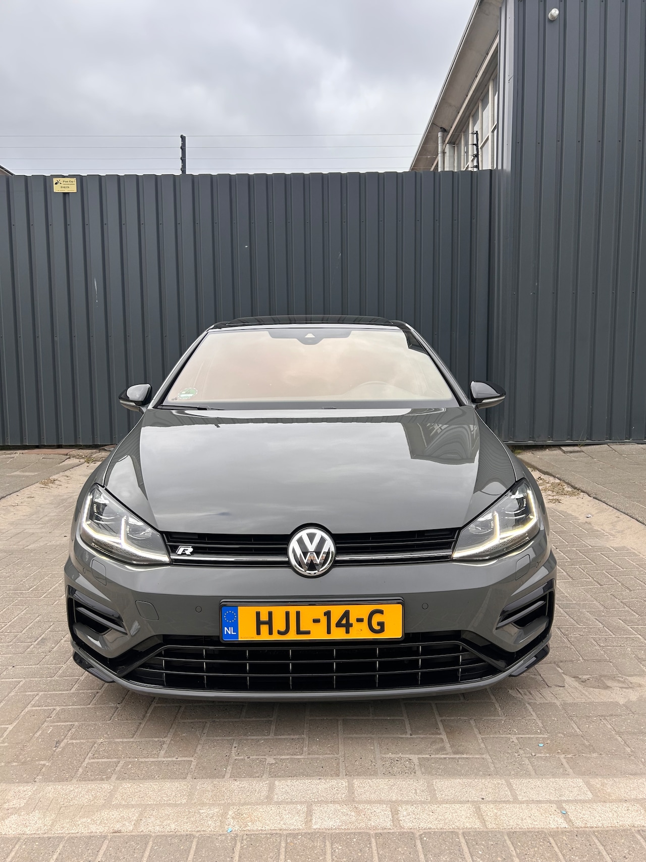 Volkswagen Golf - 2.0 TSI 4Motion R Volkswagen Golf 2.0 TSI 310pk 4Motion 5D 2019 Grijs - AutoWereld.nl