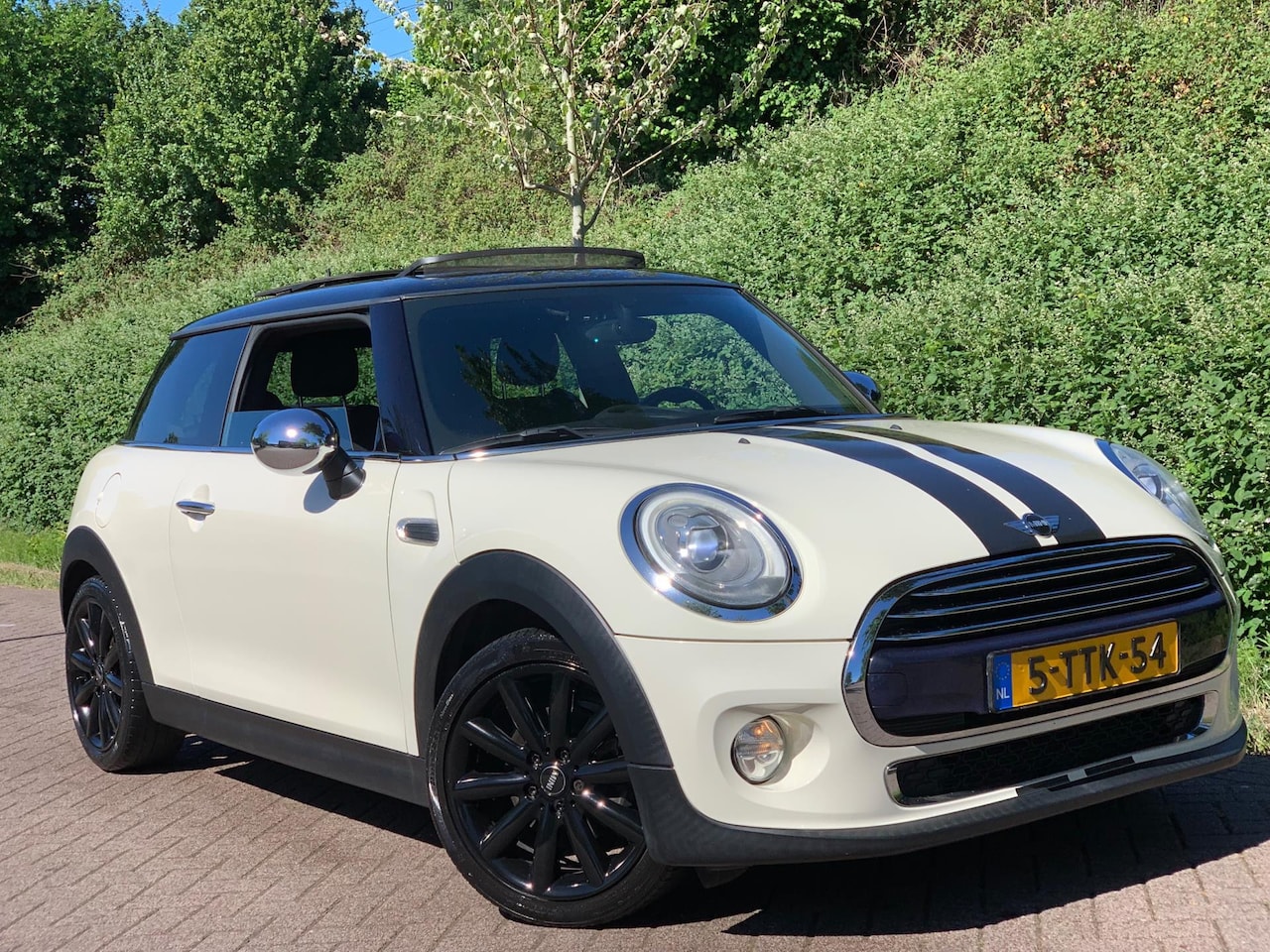 MINI Cooper - Mini 1.5 AUTOMAAT NAVI PANO 2014 ! - AutoWereld.nl
