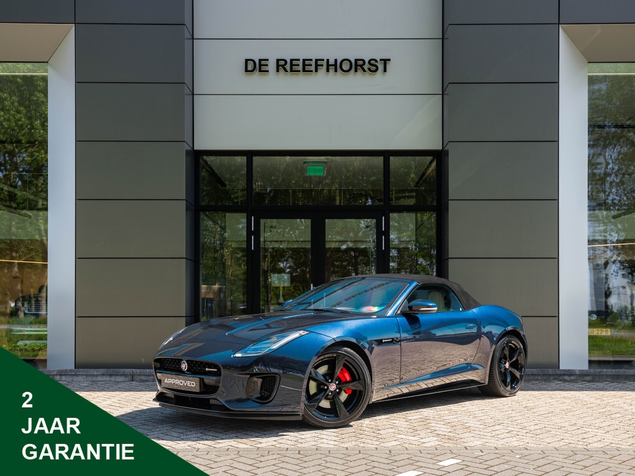 Jaguar F-type - 3.0 V6 RWD R-Dynamic | Portofino | Light Oyster | Nieuwprijs € 127.287,- | 24 maanden Jagu - AutoWereld.nl