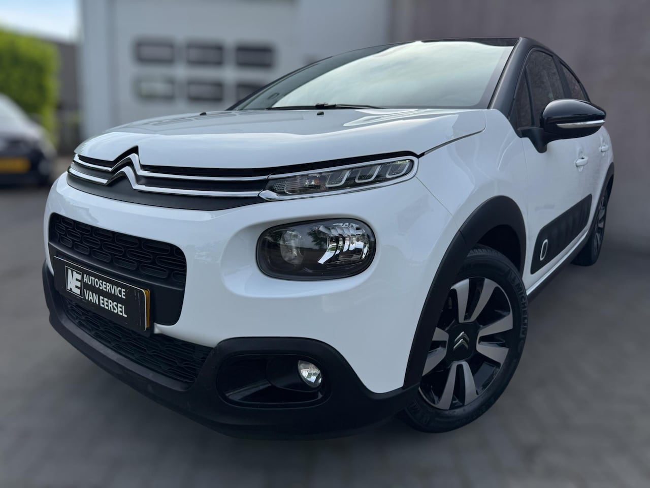 Citroën C3 - 1.2 PureTech Shine CARPLAY / PARKEERSENSOREN / CRUISE CONTROL / LMV / TWO-TONE / BLUETOOTH - AutoWereld.nl