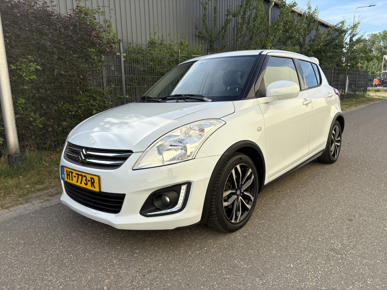 Suzuki Swift - 1.2 Style EASSS / 5-DEURS / AIRCO / CRUISE - AutoWereld.nl