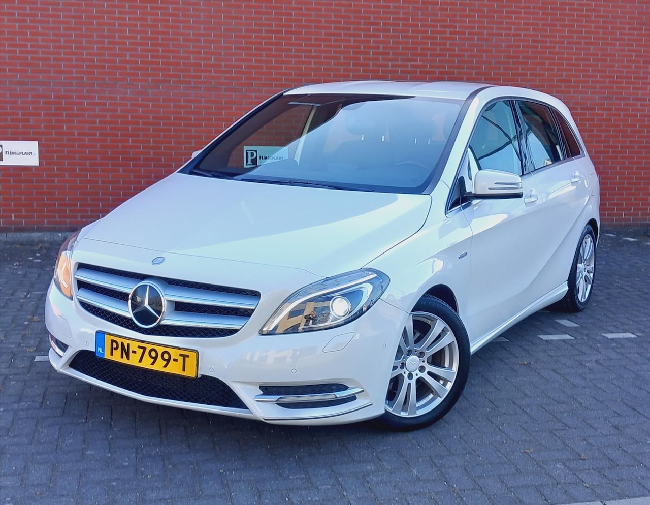 Mercedes-Benz B-klasse - B 180 122PK Navigatie/Leder/Pdc - AutoWereld.nl