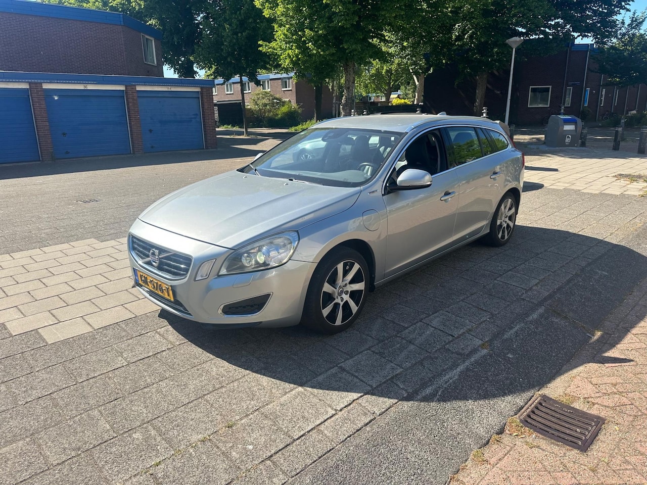 Volvo V60 - 2.4 D6 AWD Plug-In Hybrid Pure Limited Leder - AutoWereld.nl