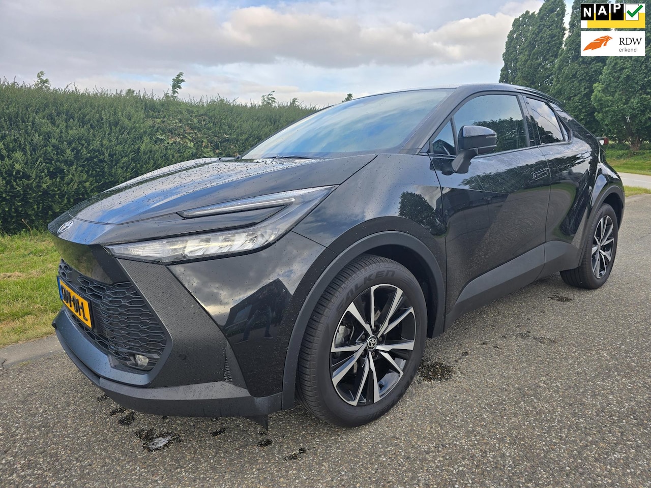 Toyota C-HR - 1.8 Hybrid 140 Dynamic, Carplay, Clima, Nieuwstaat. - AutoWereld.nl