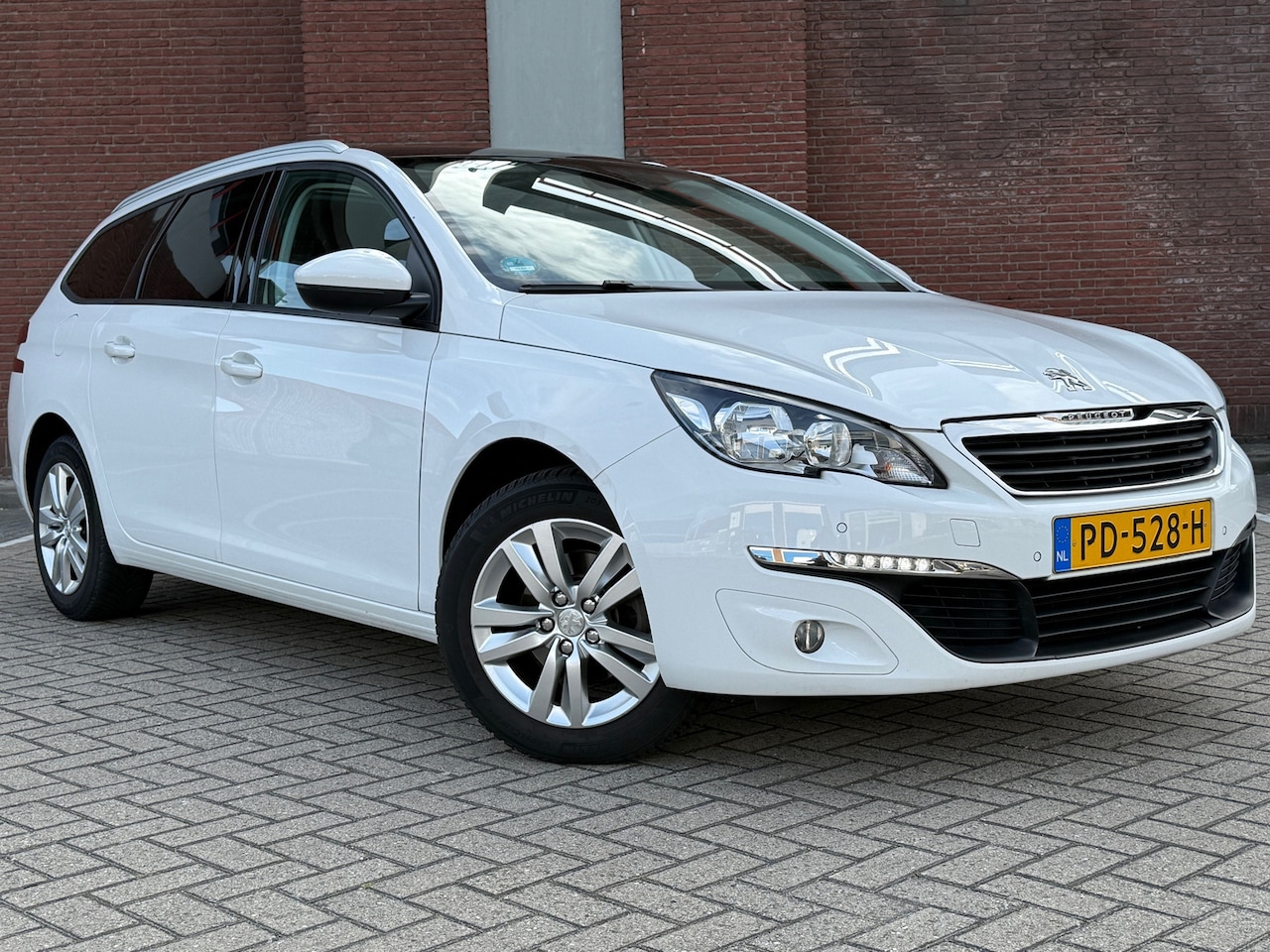 Peugeot 308 SW - 1.2 PureTech|PANNO|NAVI|TREKHAAK|CLIMA| - AutoWereld.nl