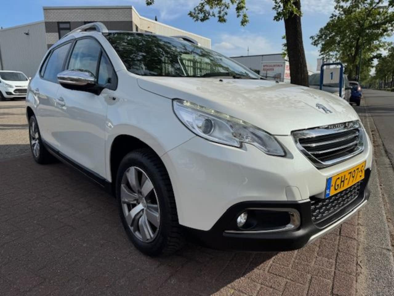 Peugeot 2008 - 1.2 PureTech Style Automaat 130.000km Airco,Navigatie,Panoramadak - AutoWereld.nl
