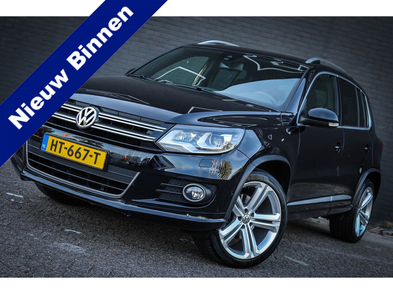 Volkswagen Tiguan - 1.4 TSI R-Line Edition Nieuw binnen,wordt nog klaargemaakt - AutoWereld.nl