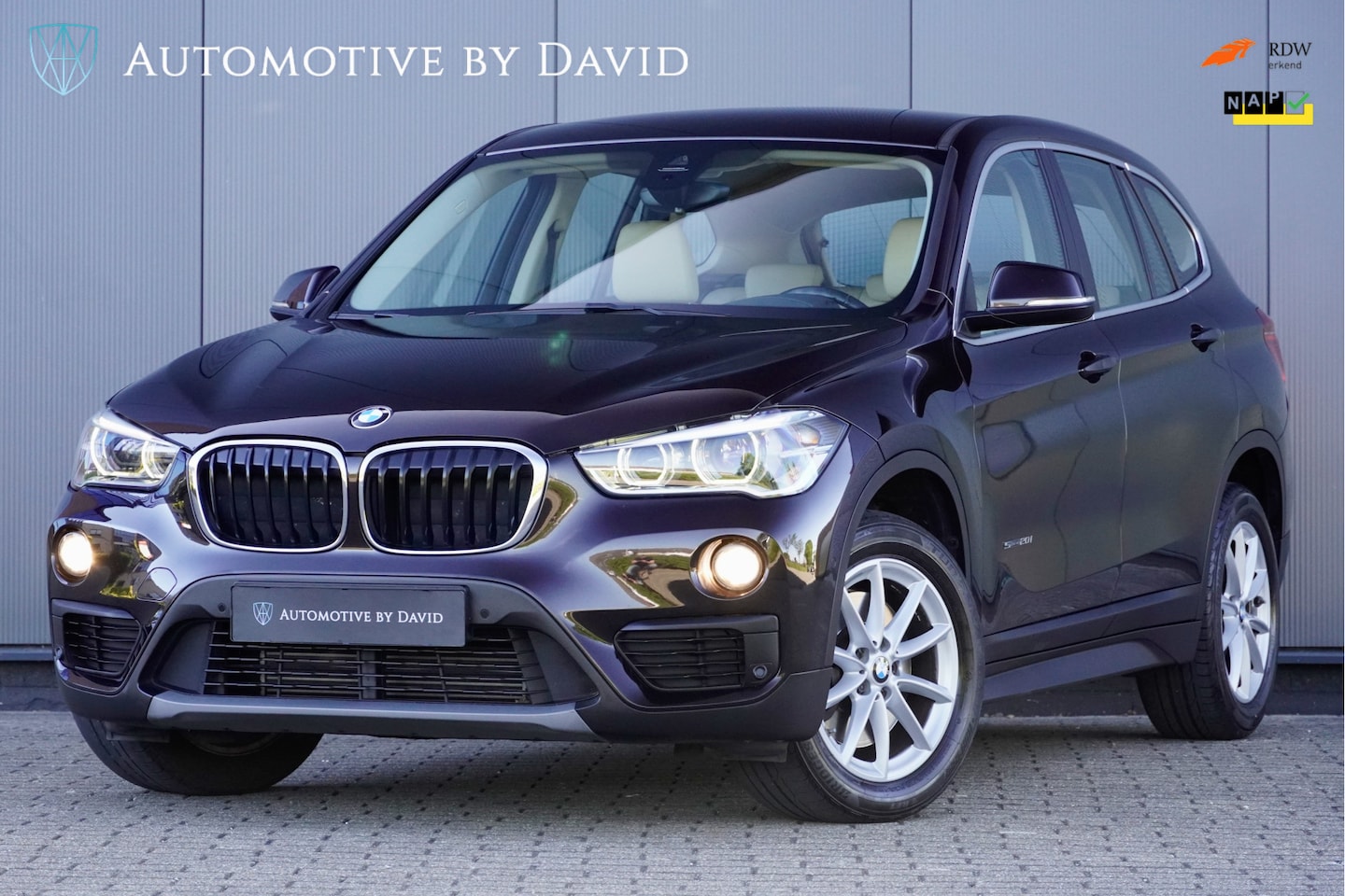 BMW X1 - sDrive20i 192 pk HIGH EXECUTIVE CENTENNIAL AUTOMAAT / LEDER / HEAD-UP DISPLAY / NAVIGATIE - AutoWereld.nl