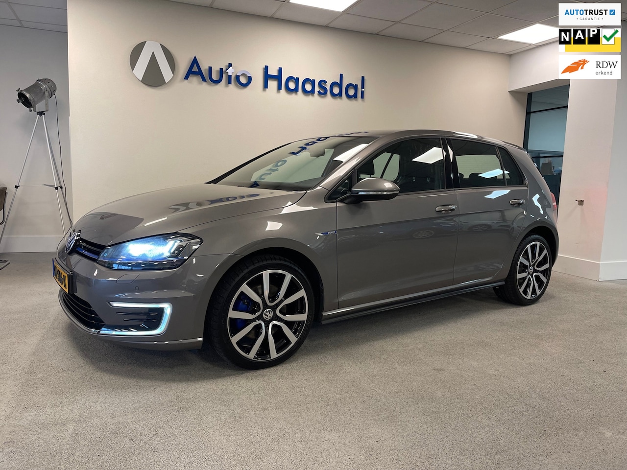 Volkswagen Golf - 1.4 TSI GTE|204pk|TREKHAAK|18"|NAVI|CAMERA|CRUISE|LED - AutoWereld.nl