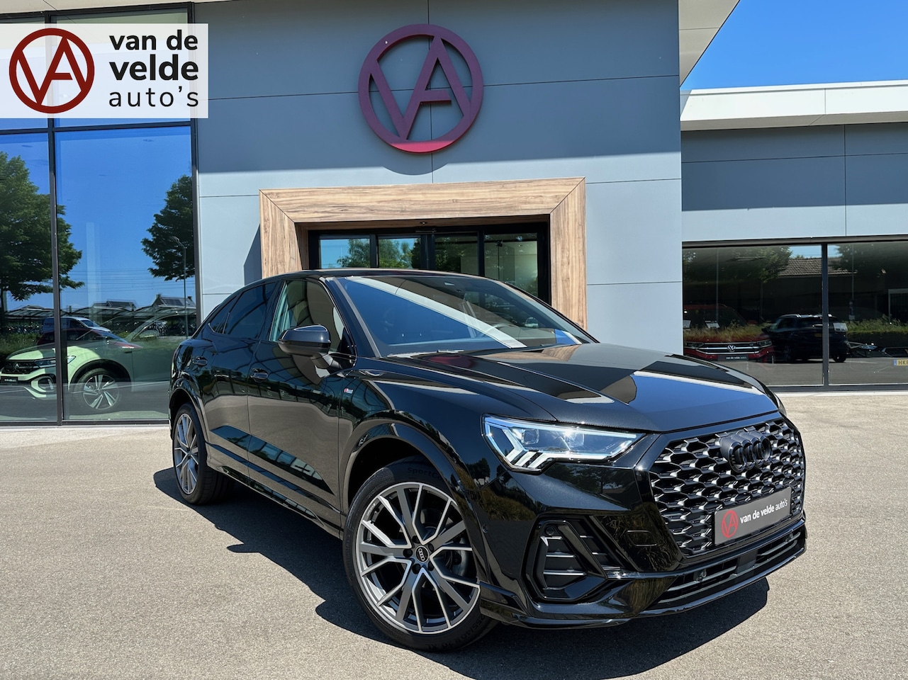 Audi Q3 Sportback - 35 TFSI 150pk S-tronic 2x S-line | Zwart optiek | Camera | Keyless | Adapt. Cruise | Rijkl - AutoWereld.nl