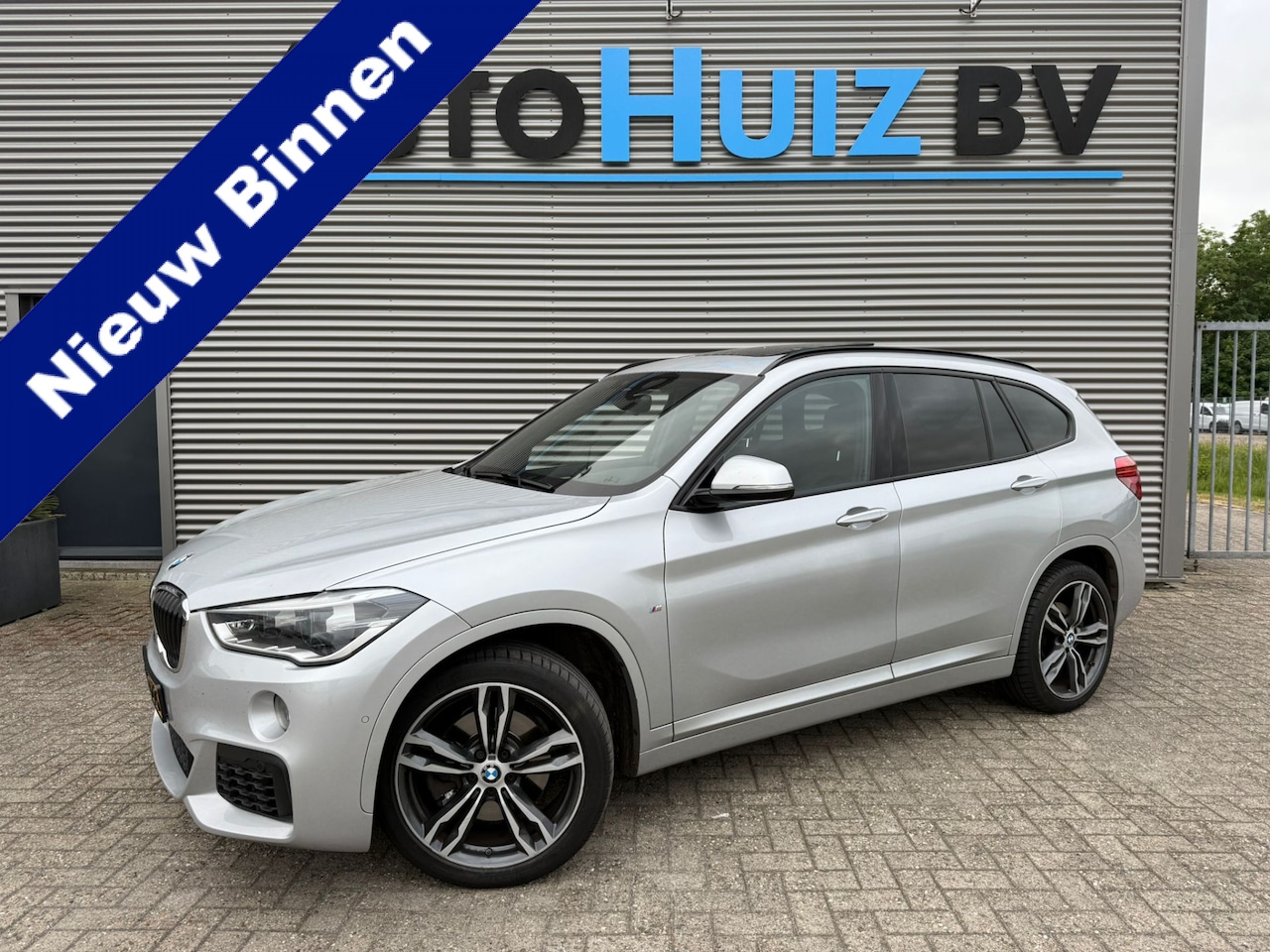 BMW X1 - xDrive25i High Executive M Sport Leer Panoramadak Trekhaak 19 inch Head-Up Display - AutoWereld.nl
