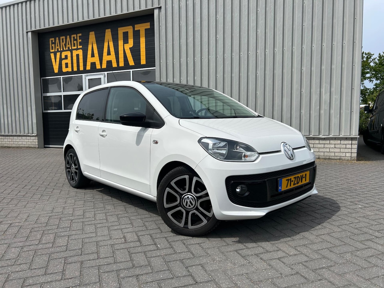 Volkswagen Up! - 1.0 high up! BlueMotion | NAVI | 5 DEURS | - AutoWereld.nl