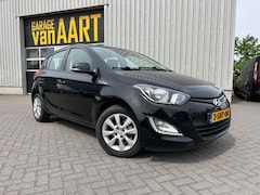 Hyundai i20 - 1.2i i-Deal | AIRCO | NAP | SCHERM | TREKHAAK |