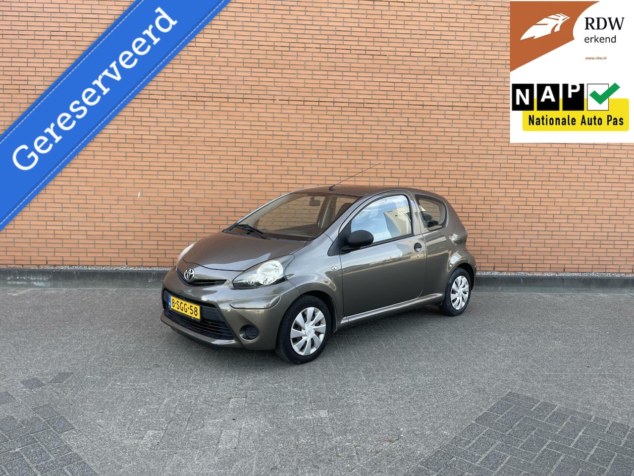 Toyota Aygo - 1.0 Now 50DKM | NAP | AIRCO | DEALER | LAGE KM | - AutoWereld.nl
