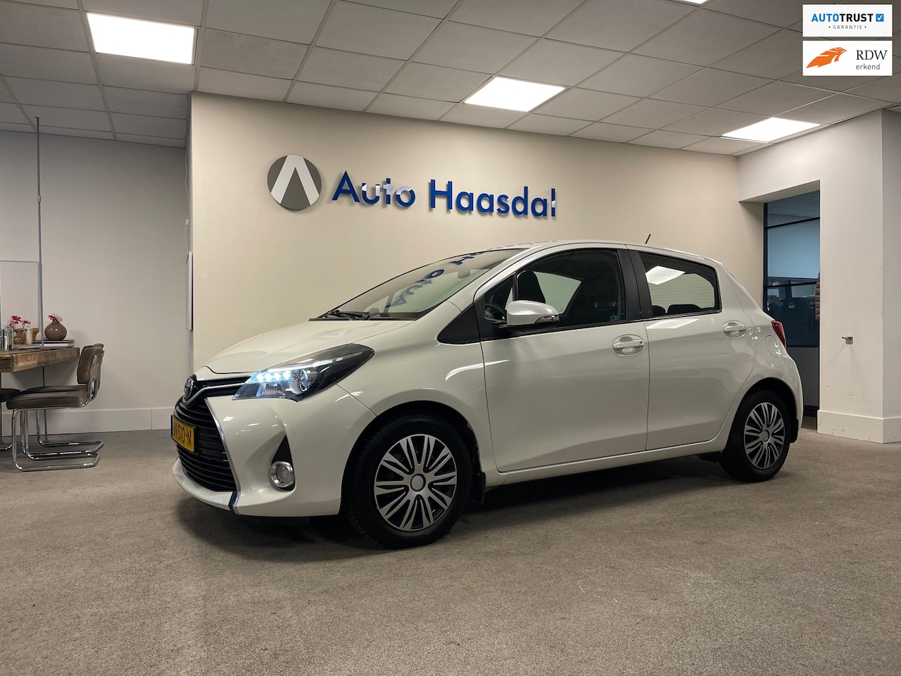 Toyota Yaris - 1.5 Hybrid Aspiration|CRUISE|CAMERA|STOELVERWARMING - AutoWereld.nl