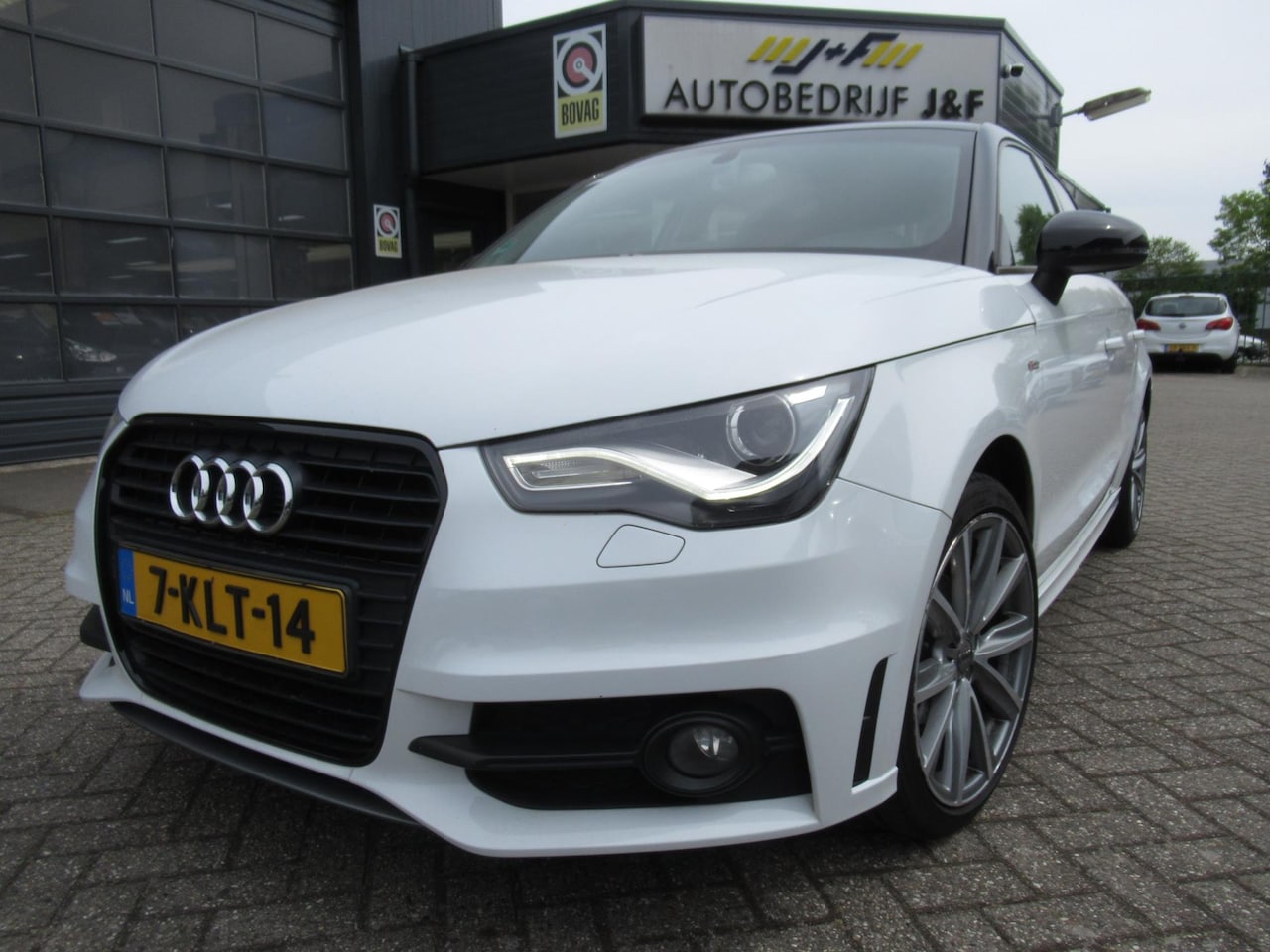 Audi A1 Sportback - 1.2 TFSI Admired / NAV / Xenon / Airco / Bleutooth - AutoWereld.nl