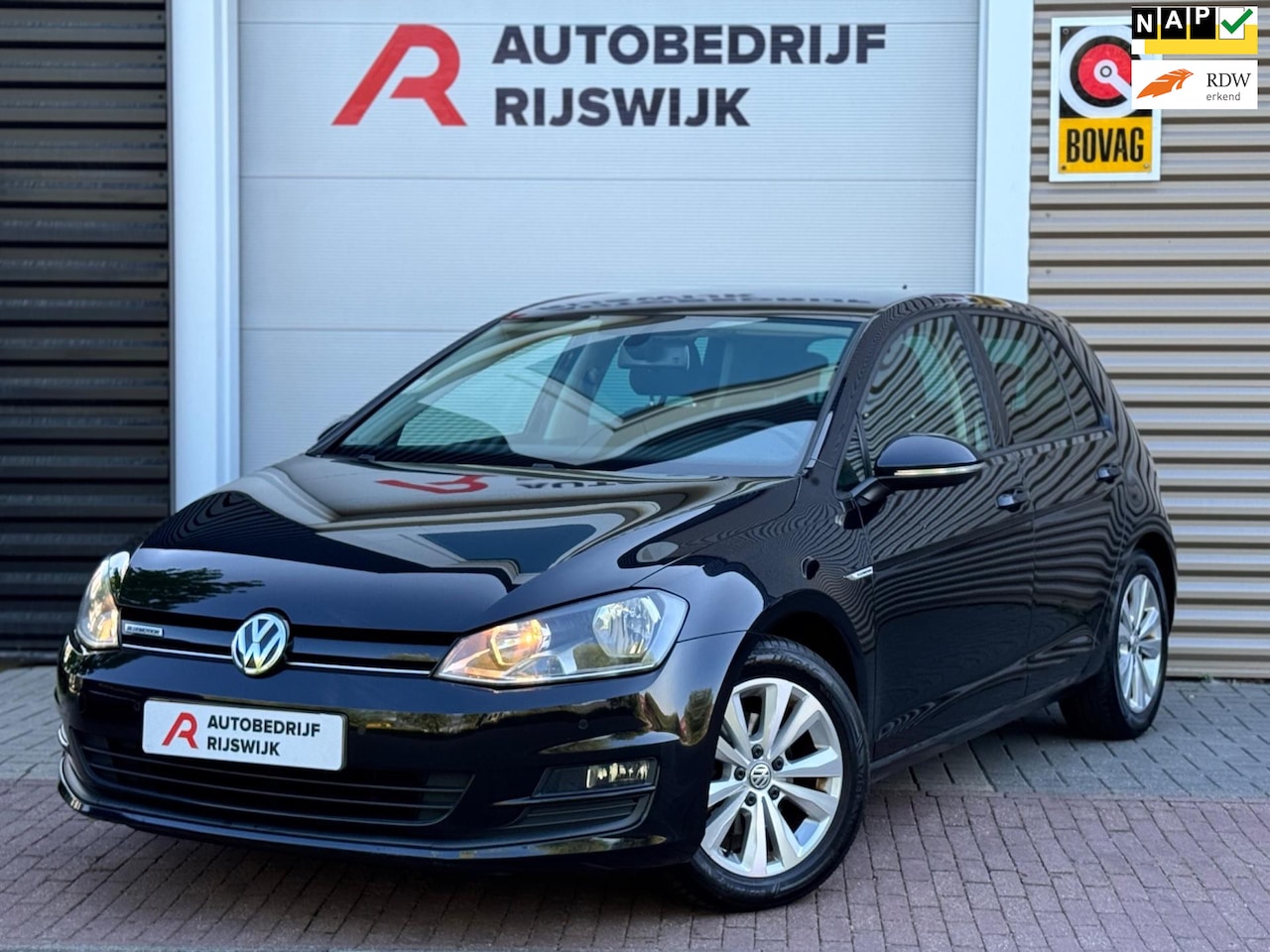 Volkswagen Golf - 1.0 TSI Connected Series Navi/Camera - AutoWereld.nl