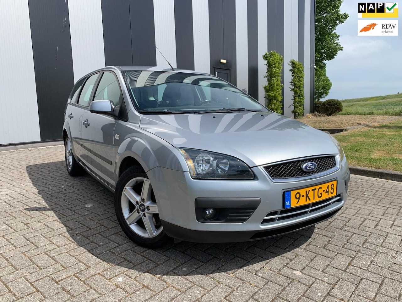 Ford Focus Wagon - 2.0-16V First Edition Nw APK-Airco-ElekPakket-Trekhaak-2Sleutels - AutoWereld.nl