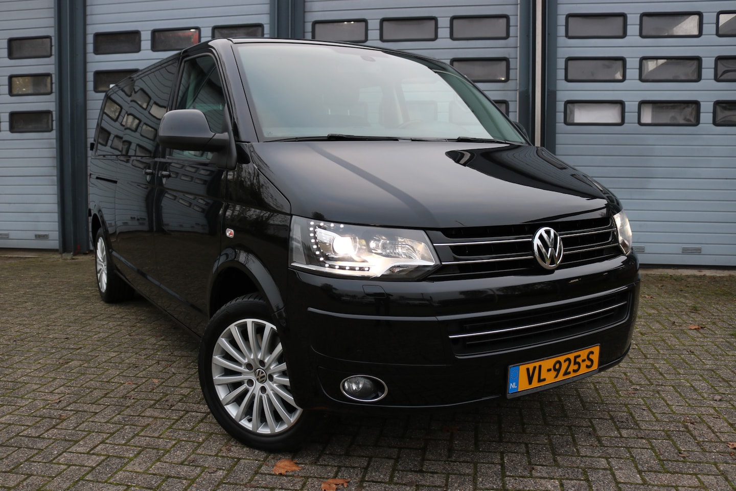 Volkswagen Transporter - 2.0 TDI L2H1 4Motion Autom DC Comfortline Xenon Leder Navi T-haak Bj:2015 - AutoWereld.nl