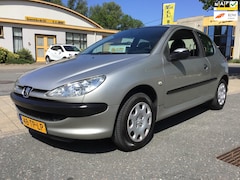Peugeot 206 - 1.4 One-line I New Apk + Remmen + Schijven I 3e Eigen I 178xxxNap I Trekhaak I Elec Ramen