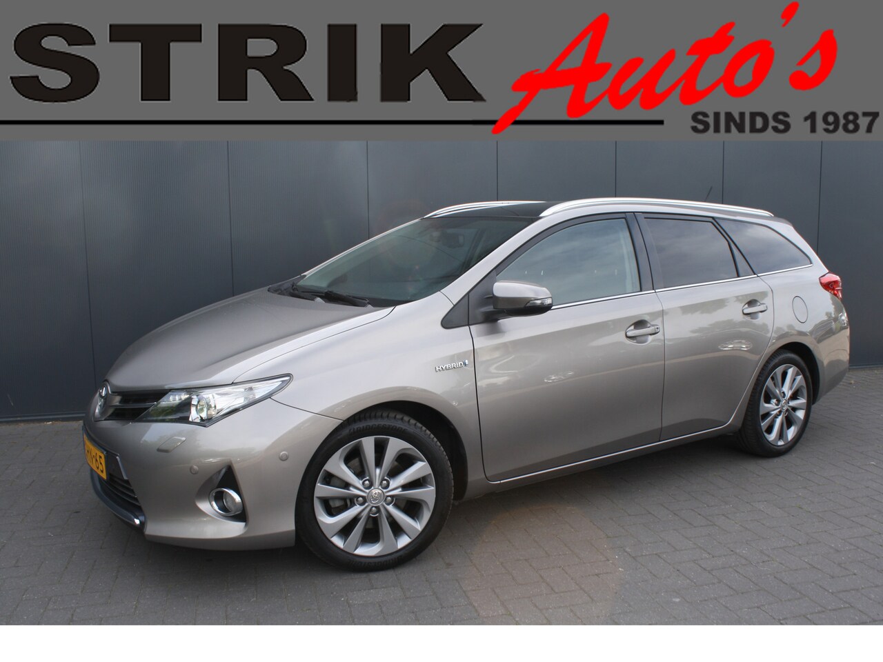Toyota Auris Touring Sports - 1.8 Hybrid Lease Pro - NAVIGATIE - CAMERA - PANORAMADAK - AutoWereld.nl