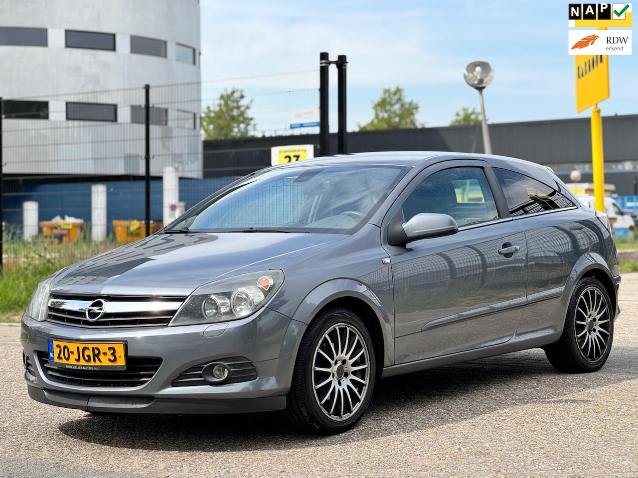 Opel Astra GTC - 1.8 Enjoy/AIRCO/TREKHAAK/HALFLEDER/ - AutoWereld.nl