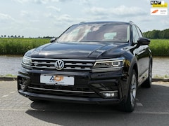 Volkswagen Tiguan - 2.0 TSI 4Motion Highline Business R Leer / standkachel / trekhaak enz