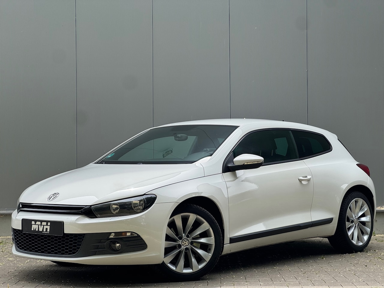 Volkswagen Scirocco - 2.0 TSI Highline Plus - DSG Automaat - Leder - 18'' - Navi - MF stuur - F1 flippers - AutoWereld.nl
