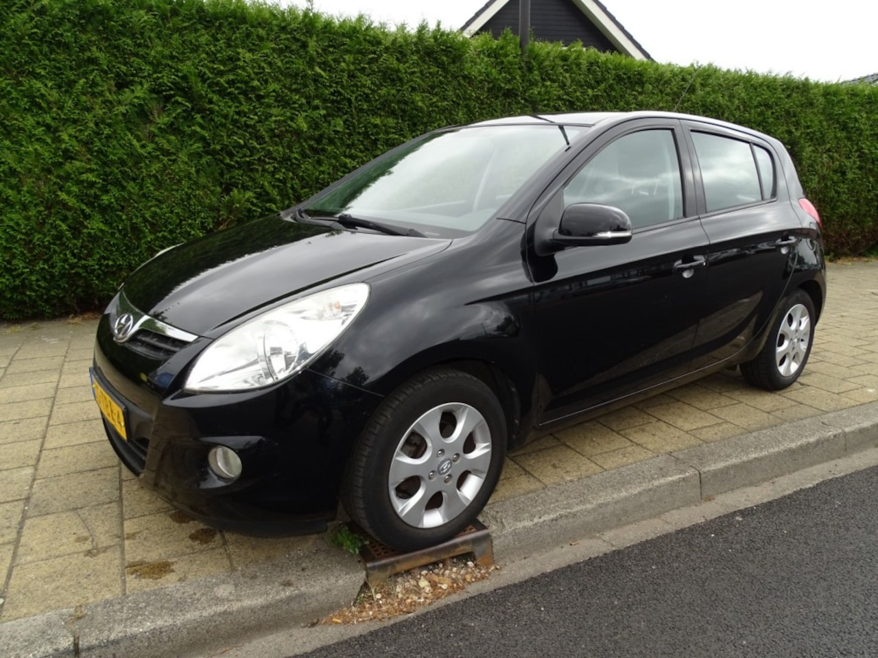 Hyundai i20 - 1.2I I-CATCHER-81188Km-Airco climatronic--Hlf Leer-stb - AutoWereld.nl
