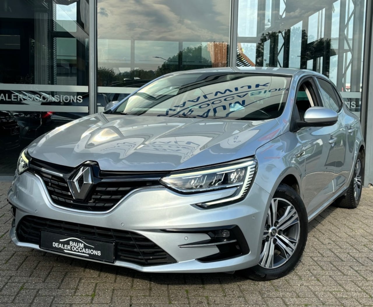 Renault Mégane - 1.3 TCE INTENS AUTOMAAT NAVI PDC-CAMERA HEADUP. - AutoWereld.nl