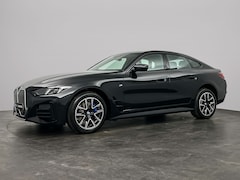 BMW i4 - eDrive40 Gran Coupé M Sportpakket | Comfort Pack | Schuifdak | Trekhaak | Driving Assistan