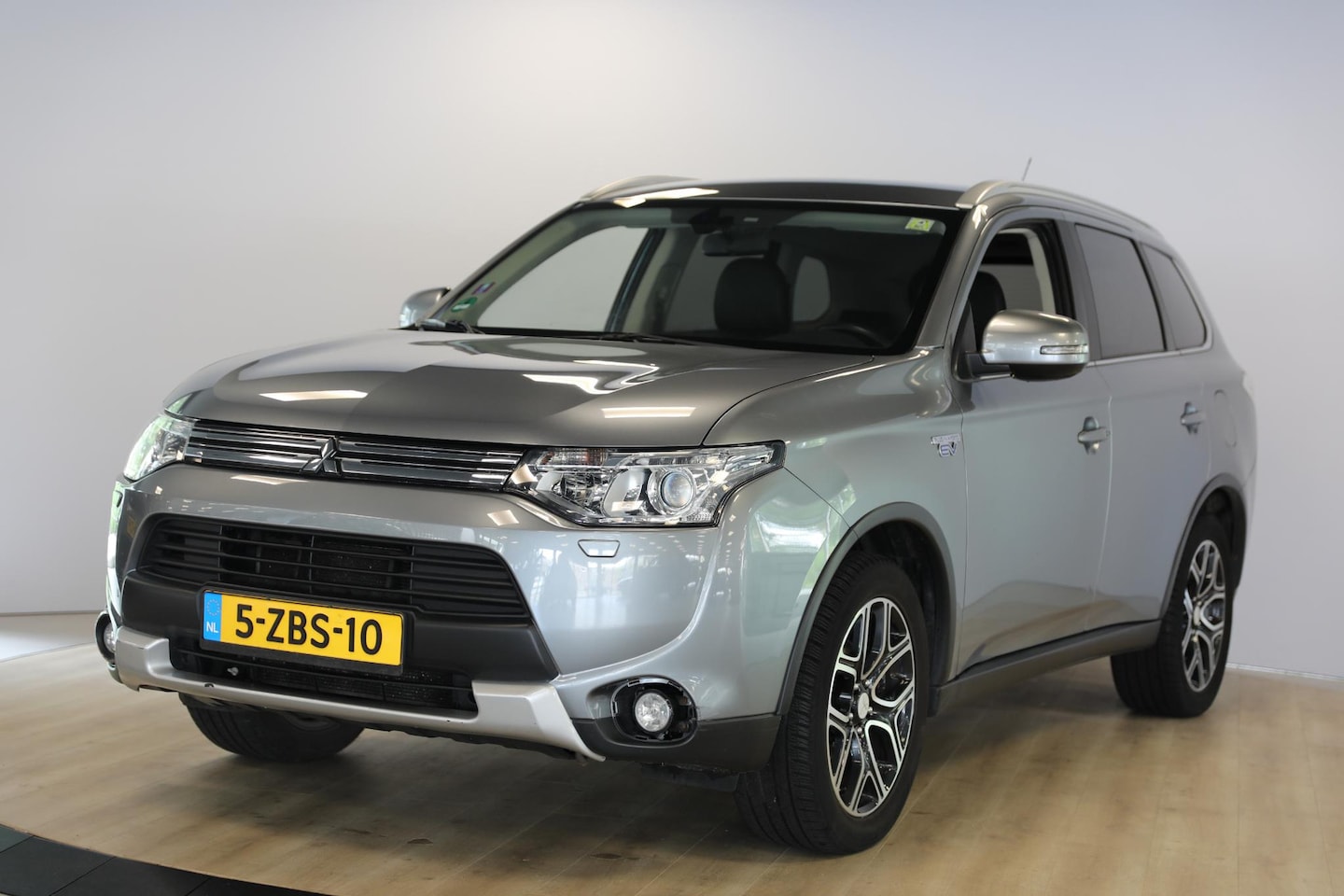 Mitsubishi Outlander - 2.0 PHEV Executive Edition X-Line | Trekhaak | Camera | Cruise - AutoWereld.nl