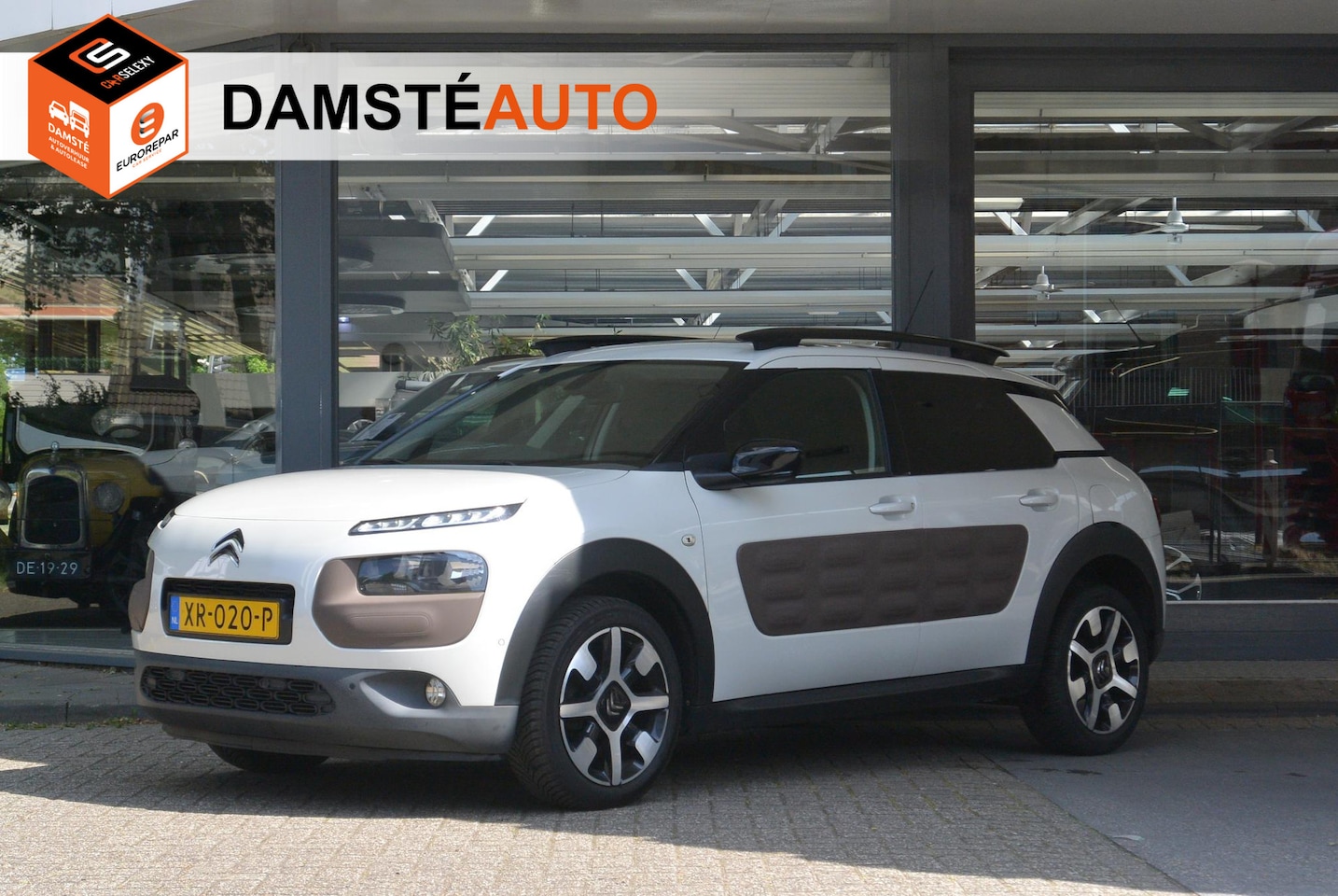 Citroën C4 Cactus - e-VTi 82pk ETG Shine │ Panoramisch vast glazen dak │ Pack City Park │ Velours Habana Club - AutoWereld.nl