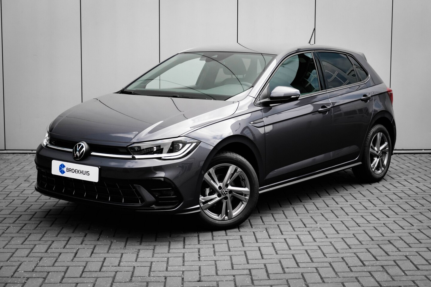Volkswagen Polo - R-Line Edition Inclusief €2000,- inruilvoordeel + €1000,- korting | 'App-Connect' draadloz - AutoWereld.nl