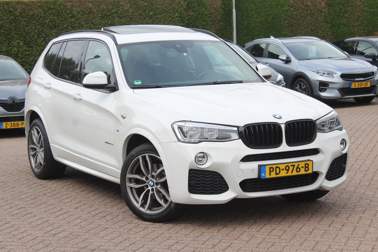 BMW X3 - xDrive20d High Exe. M Sport / Trekhaak / Panoramadak / Half leder / Head-up / 19'' / Navig - AutoWereld.nl