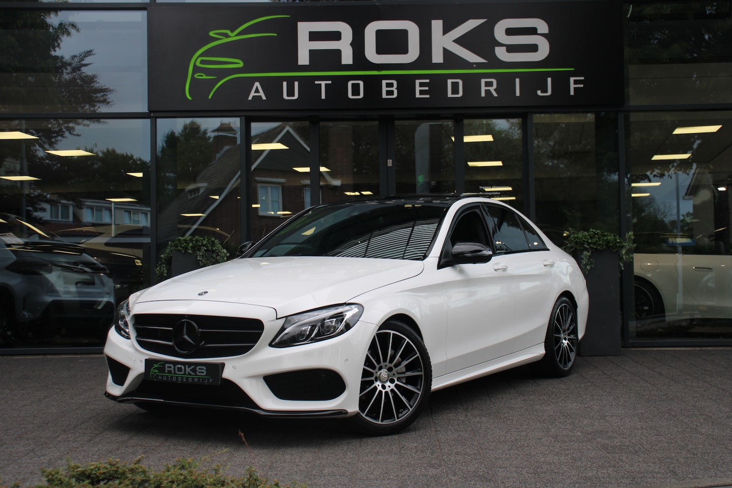 Mercedes-Benz C-klasse - 200 AMG Night Pakket/Navi/camara/Comand/Burmester/Panoramadak/Leder/19Inch - AutoWereld.nl