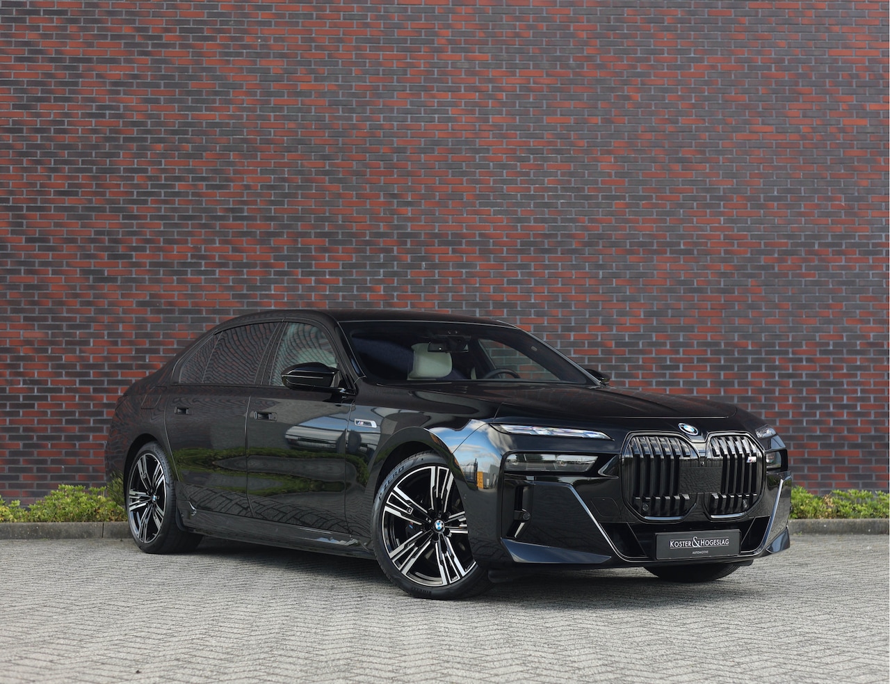 BMW 7-serie - M760e xDrive *SkyLounge*Executive*Bow&Wil* - AutoWereld.nl