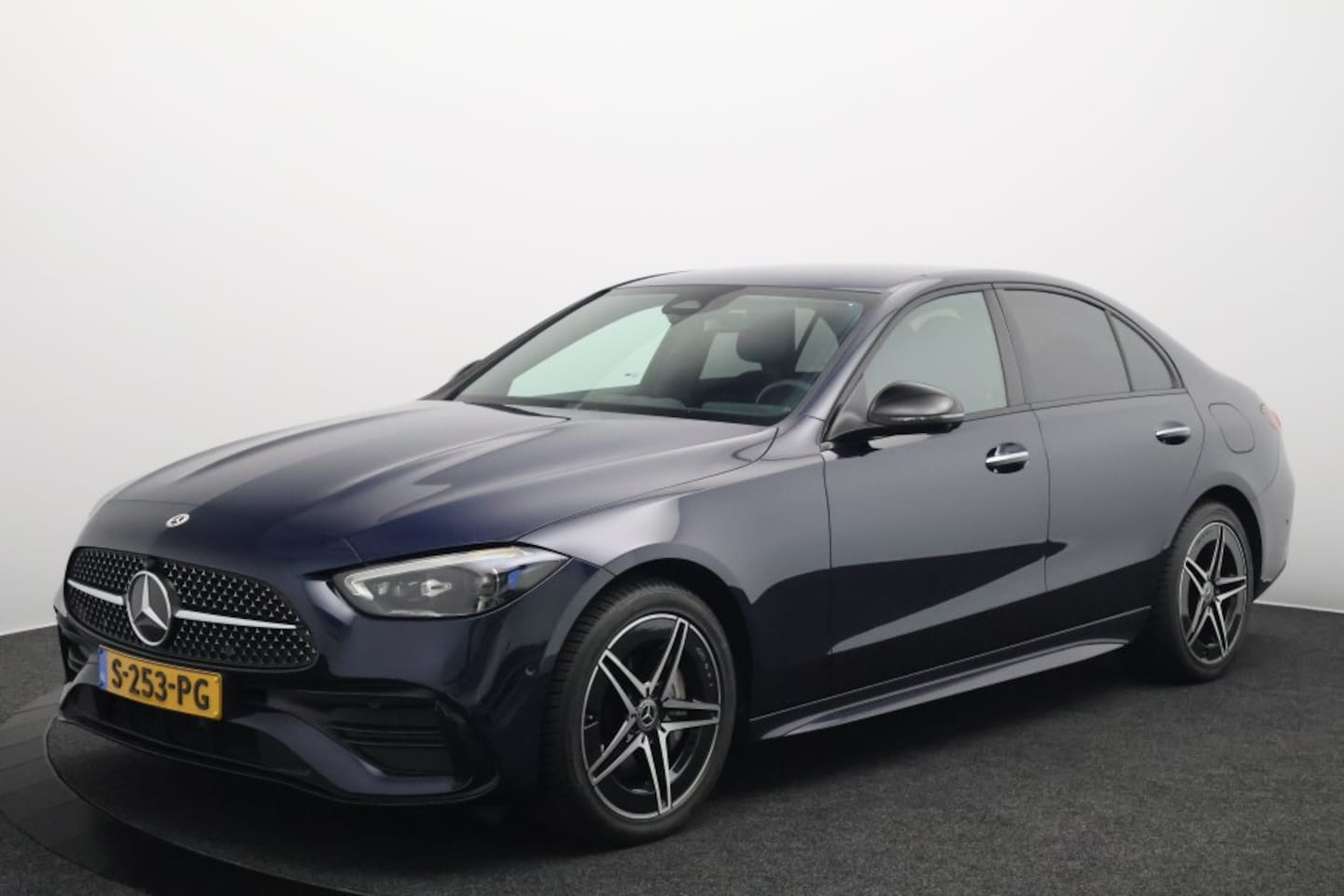Mercedes-Benz C-klasse - 300 e AMG Line Plug-In Hybrid (100 km Actieradius) | Leer | Camera | Elektr. Stoelen | Nav - AutoWereld.nl