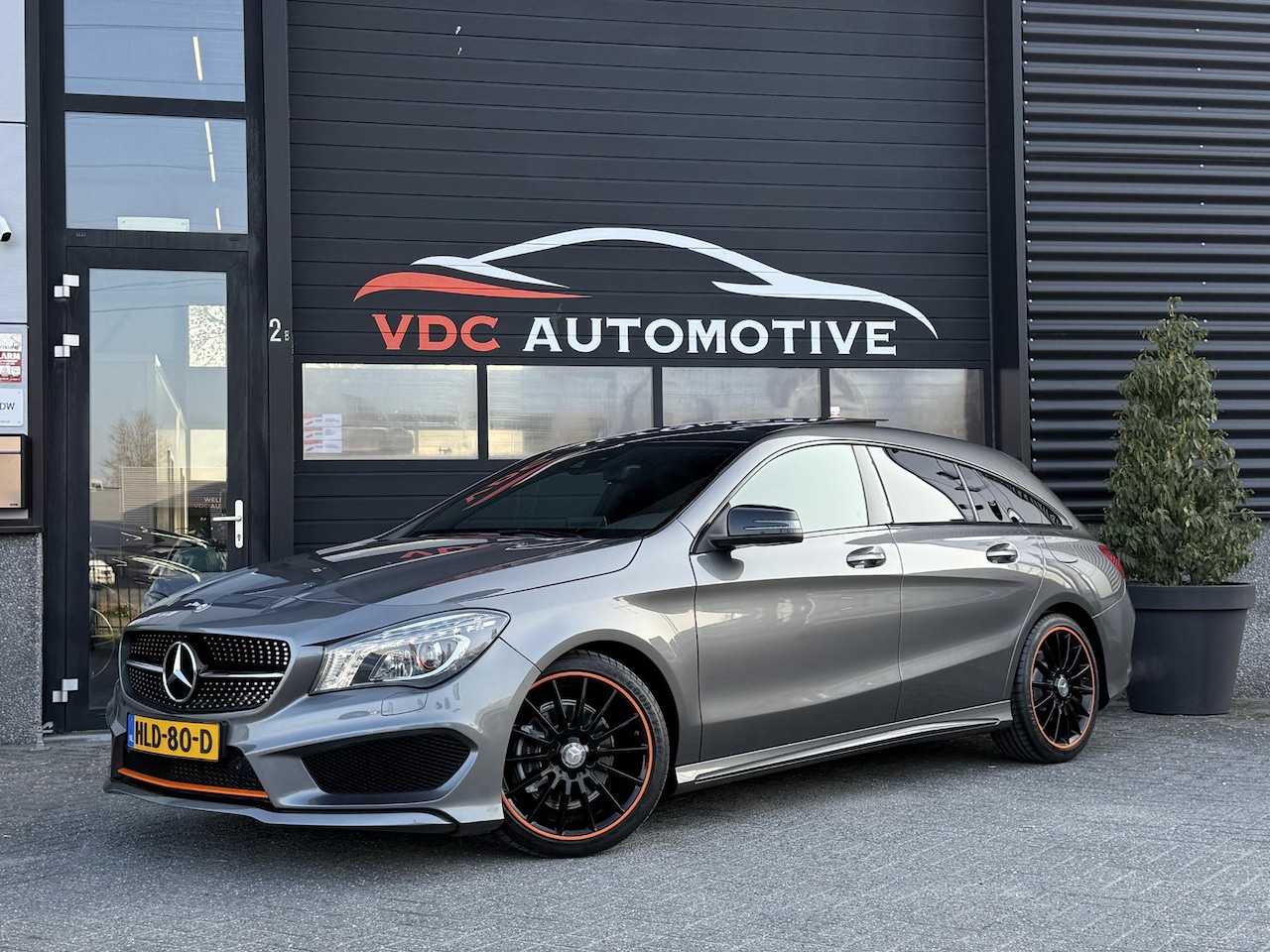 Mercedes-Benz CLA-klasse Shooting Brake - 200 OrangeArt Edition Pano | Camera | Sfeerverlichting | LED Intelligent Light System | St - AutoWereld.nl