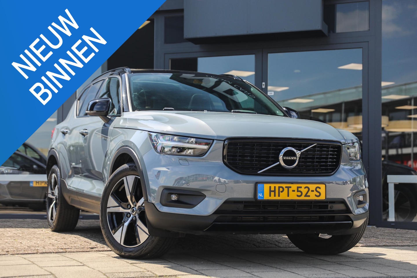 Volvo XC40 - 1.5 T5 Recharge R-Design | Trekhaak | Schuif-kantel dak | Verwarmbare voorruit - AutoWereld.nl