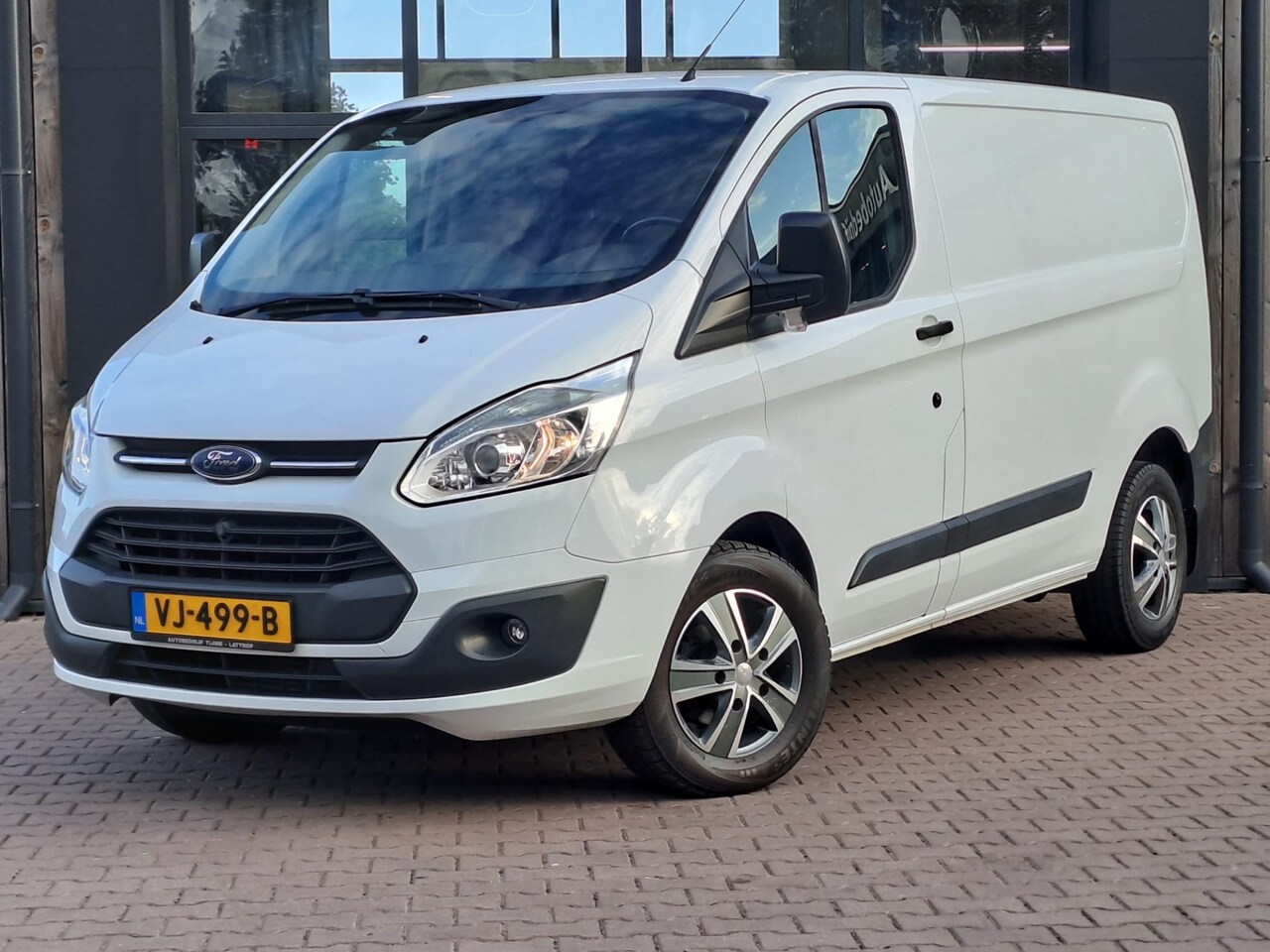 Ford Transit Custom - 270 2.2 TDCI 126PK L1H1 Trend | Airco | Navigatie | Trekhaak | Cruise | - AutoWereld.nl