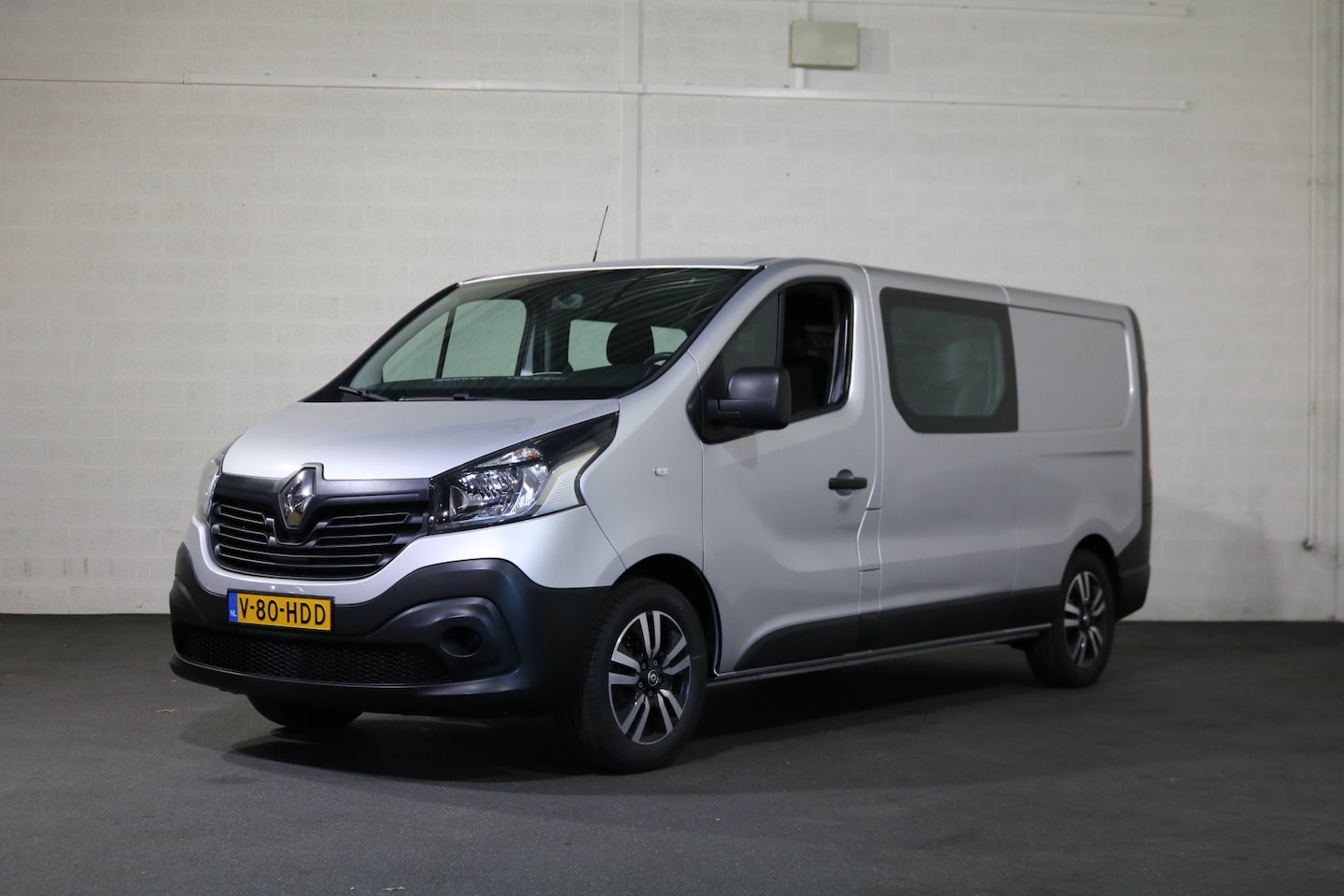 Renault Trafic - 1.6 dCi L2 H1 DC Airco Navigatie Marge BTW/BPM Vrij Euro 6 - AutoWereld.nl