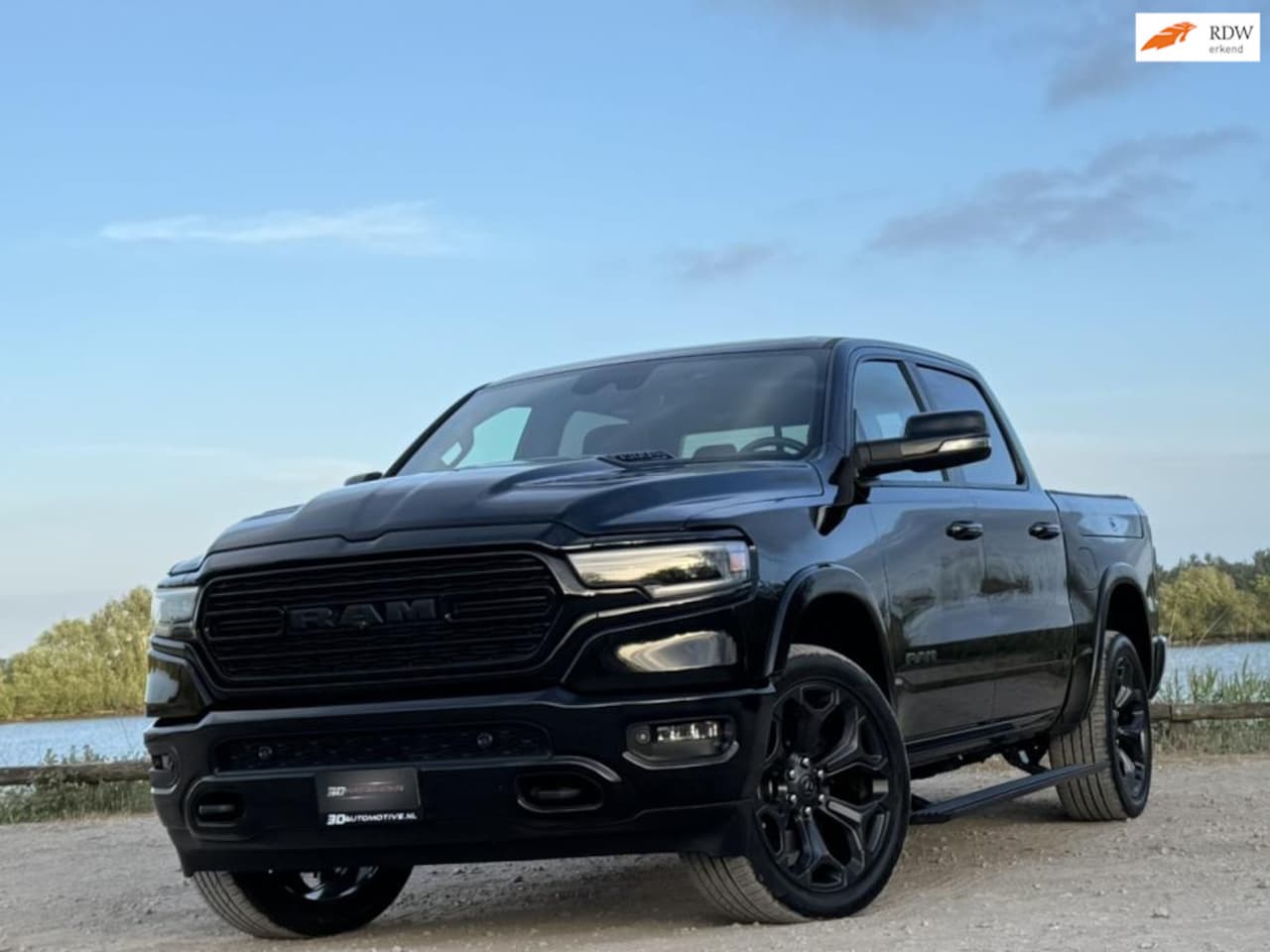Dodge Ram 1500 - Limited Night 5.7 V8 Rambox, 2e eig, volledige historie. Fully loaded - AutoWereld.nl