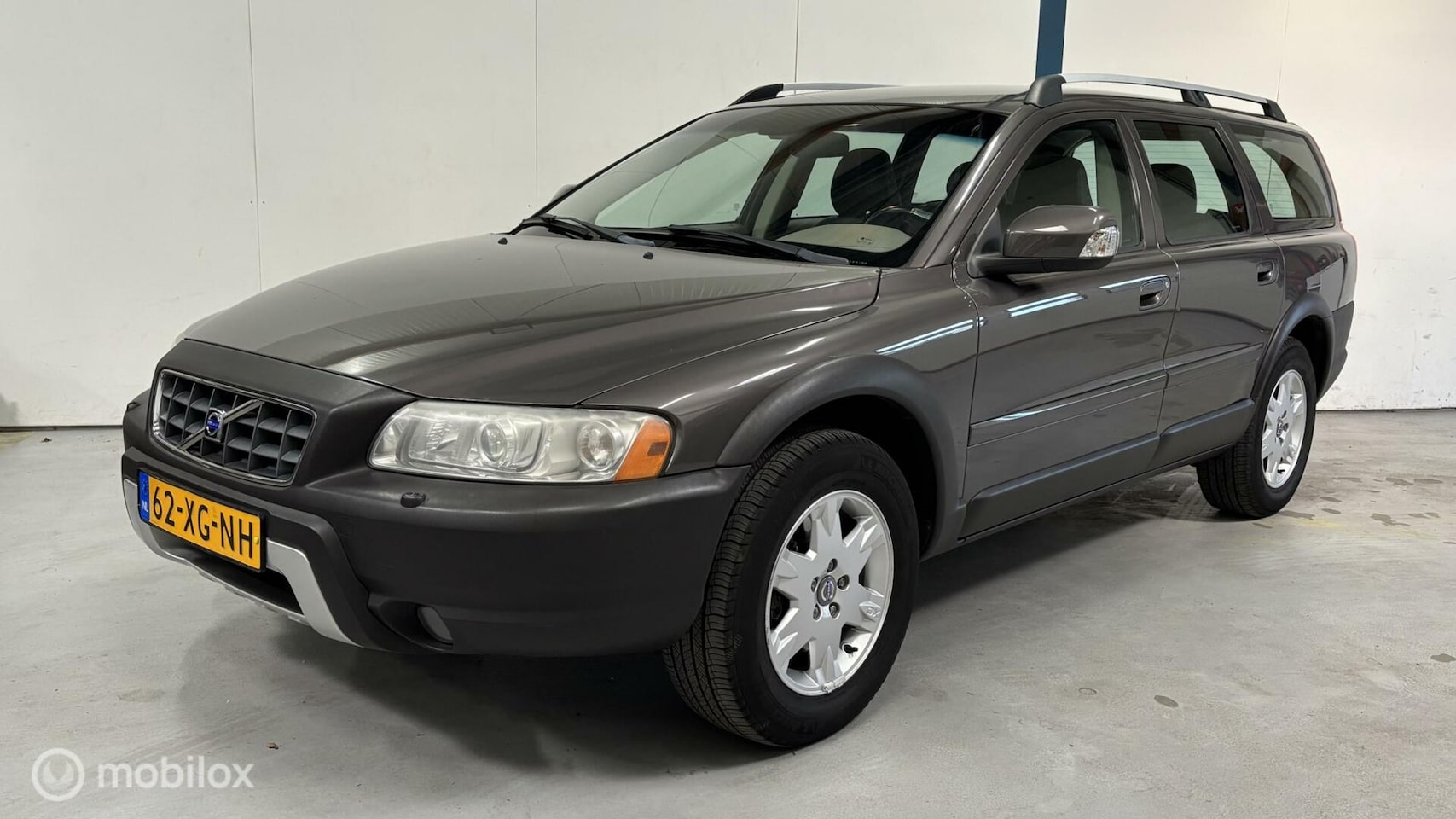 Volvo XC70 - 2.5 T Summum LEER / NL-AUTO - AutoWereld.nl