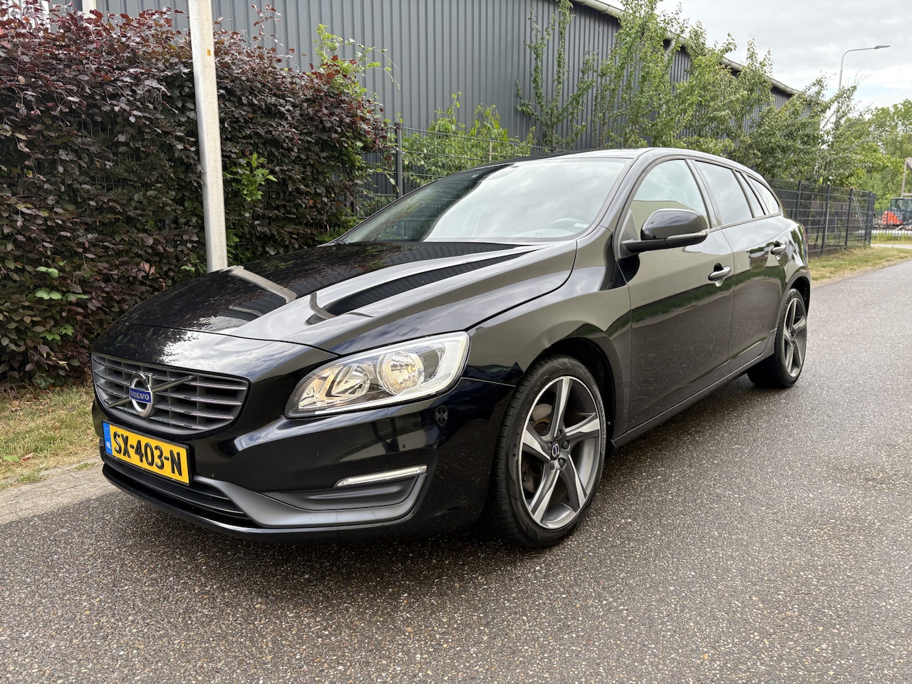 Volvo V60 - 2.0 D4 Momentum / AUTOMAAT / NAVI / STOELVERWARMING / CRUISE - AutoWereld.nl