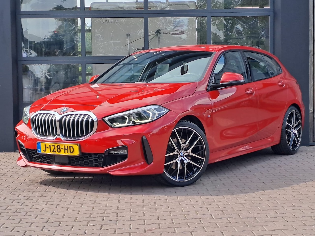 BMW 1-serie - 118i High Executive | Navi | Sportinterieur | Stoelverw.| Head-up | Leder | M-Sport - Mode - AutoWereld.nl